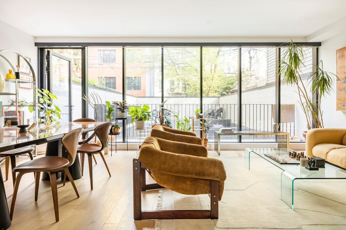 Huge Garden Oasis on the Best Block in Greenpoint gallery image 2