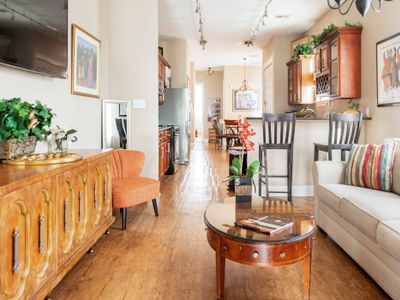 Luxury 4BR Upstairs| Balcony & Walk to Magazine St