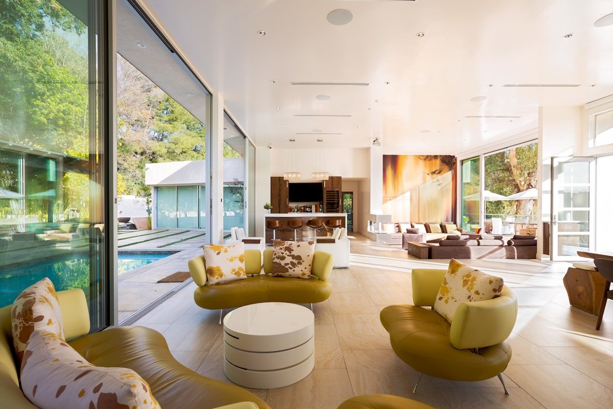 Private Bali Inspired Villa gallery image 4