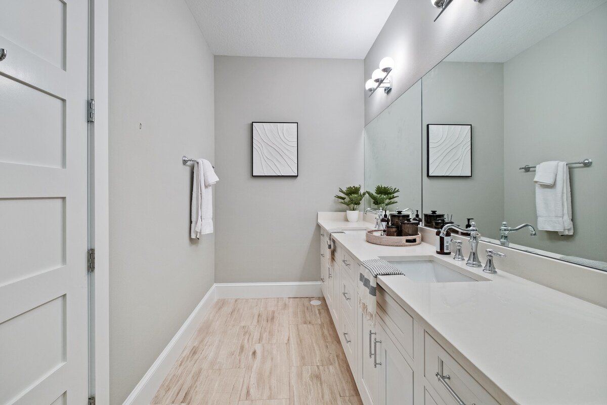 AMI Luxury! Private Beach, Pool and Golf Cart gallery image 2