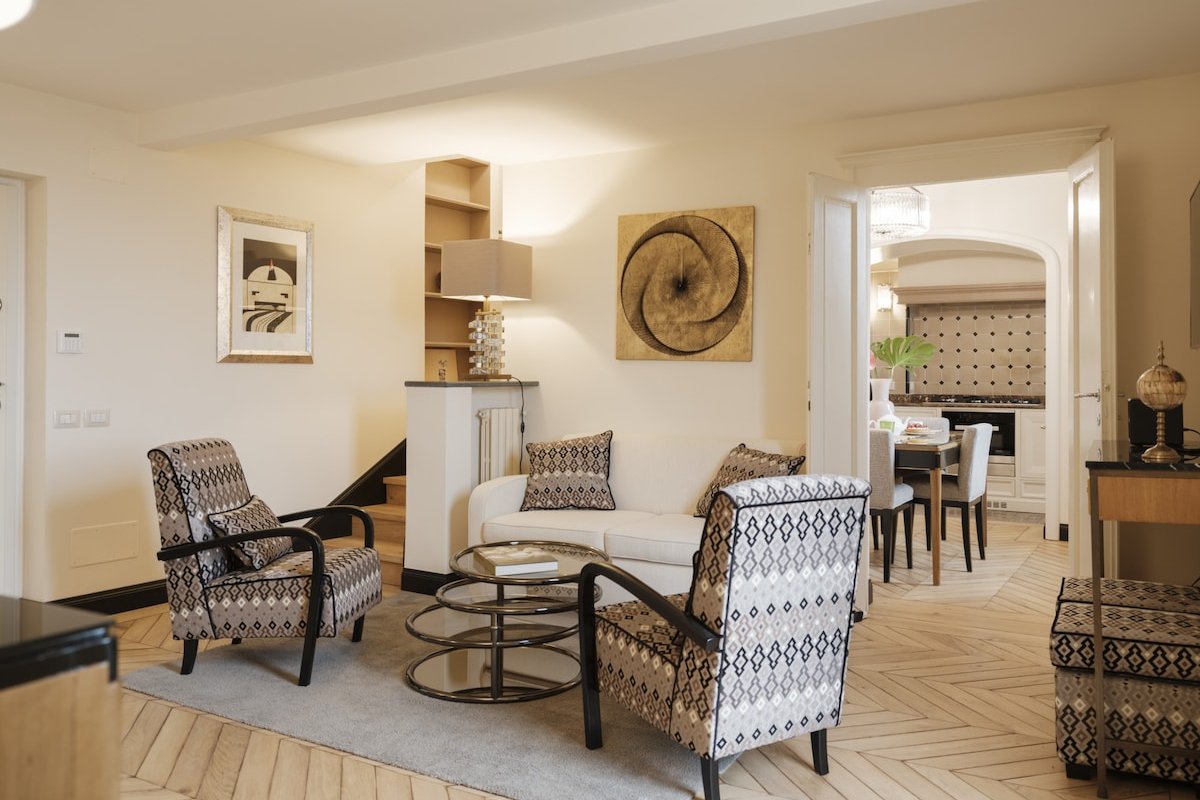 Luxury window on Florence gallery image 5