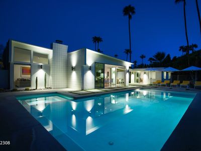 La Paloma Palms – Stunning Interior & Pool!