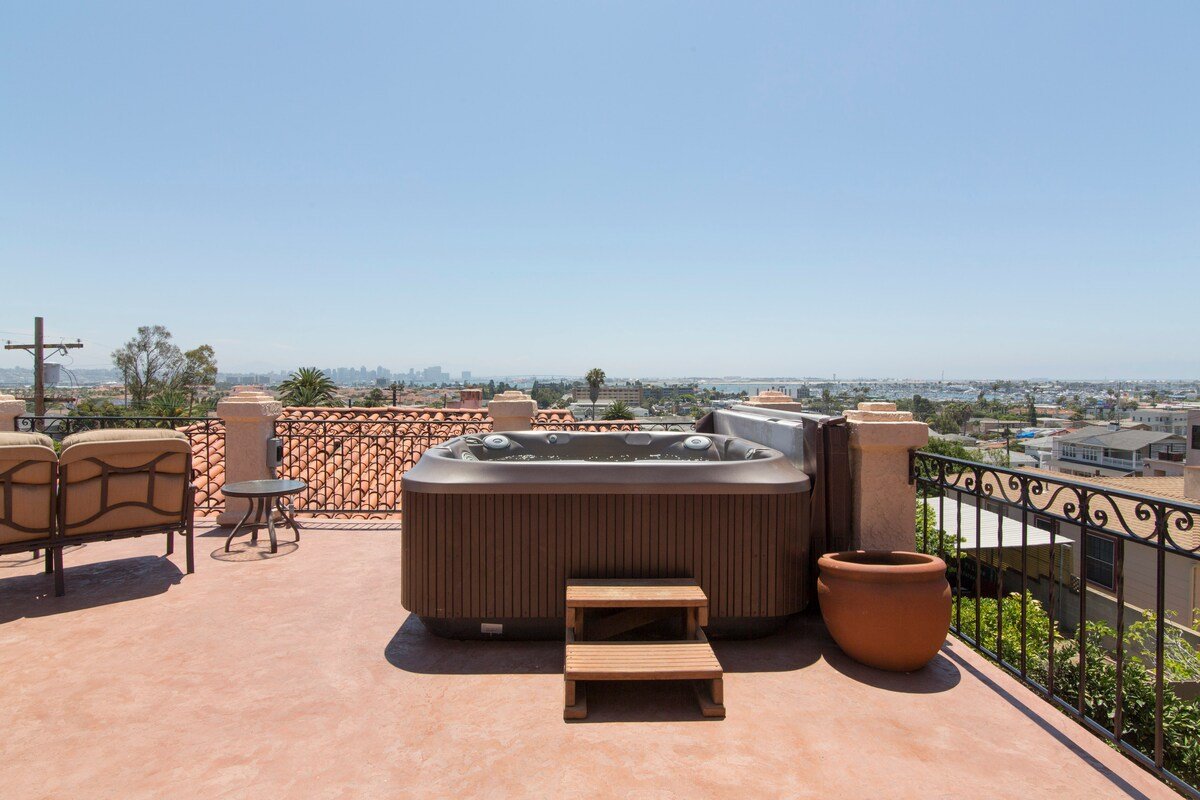 ☆🏘 Breathtaking 180º Views 🏝Hot Tub🏝 5☆ Reviews gallery image 5