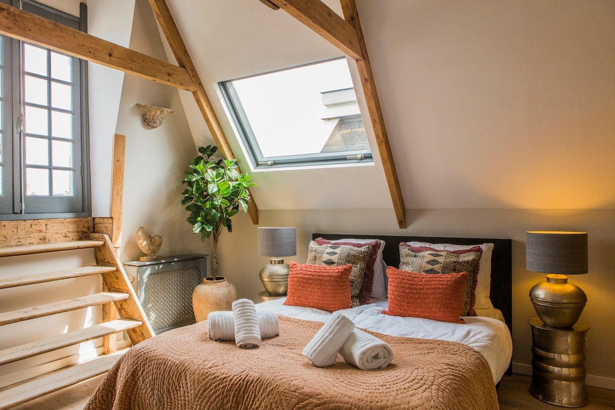 Beautiful spacious appartment in de Pijp (140M2) gallery image 3