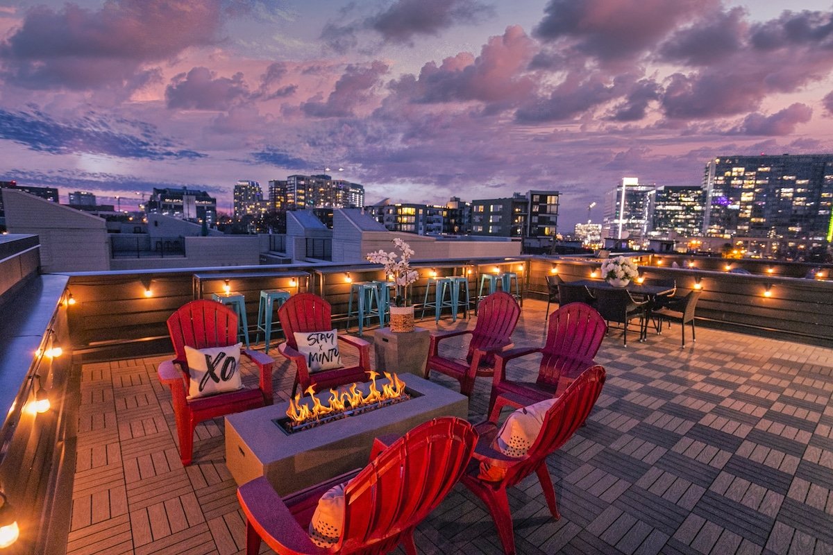 Gulch Walkable- Rooftop/Hot Tub! gallery image 3