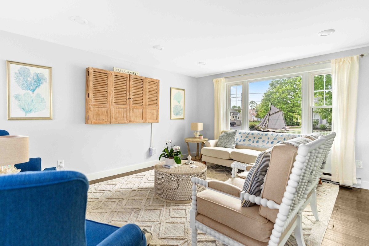 Walk to Seawall & Dining, Beach Passes included! gallery image 2