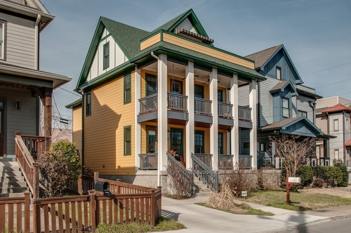 Sleeps 8, 4 King Suites/4.5 Baths, 5 min Downtown! gallery image 2