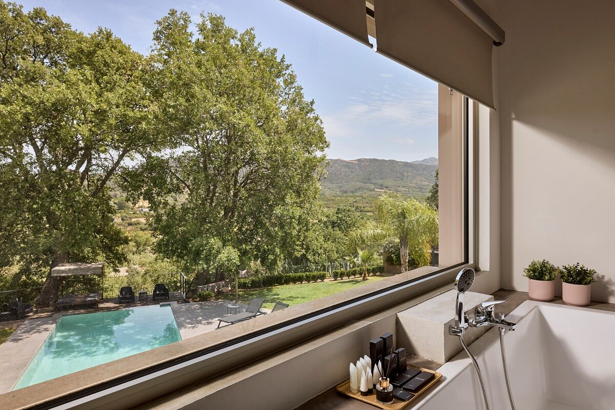 Jacuzzi*18sleep*Heated pool *2 CarsRental Included gallery image 4