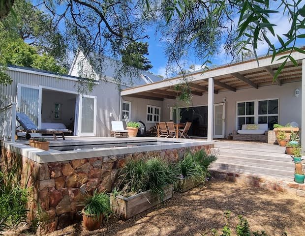 Sunny home close to Noordhoek beach