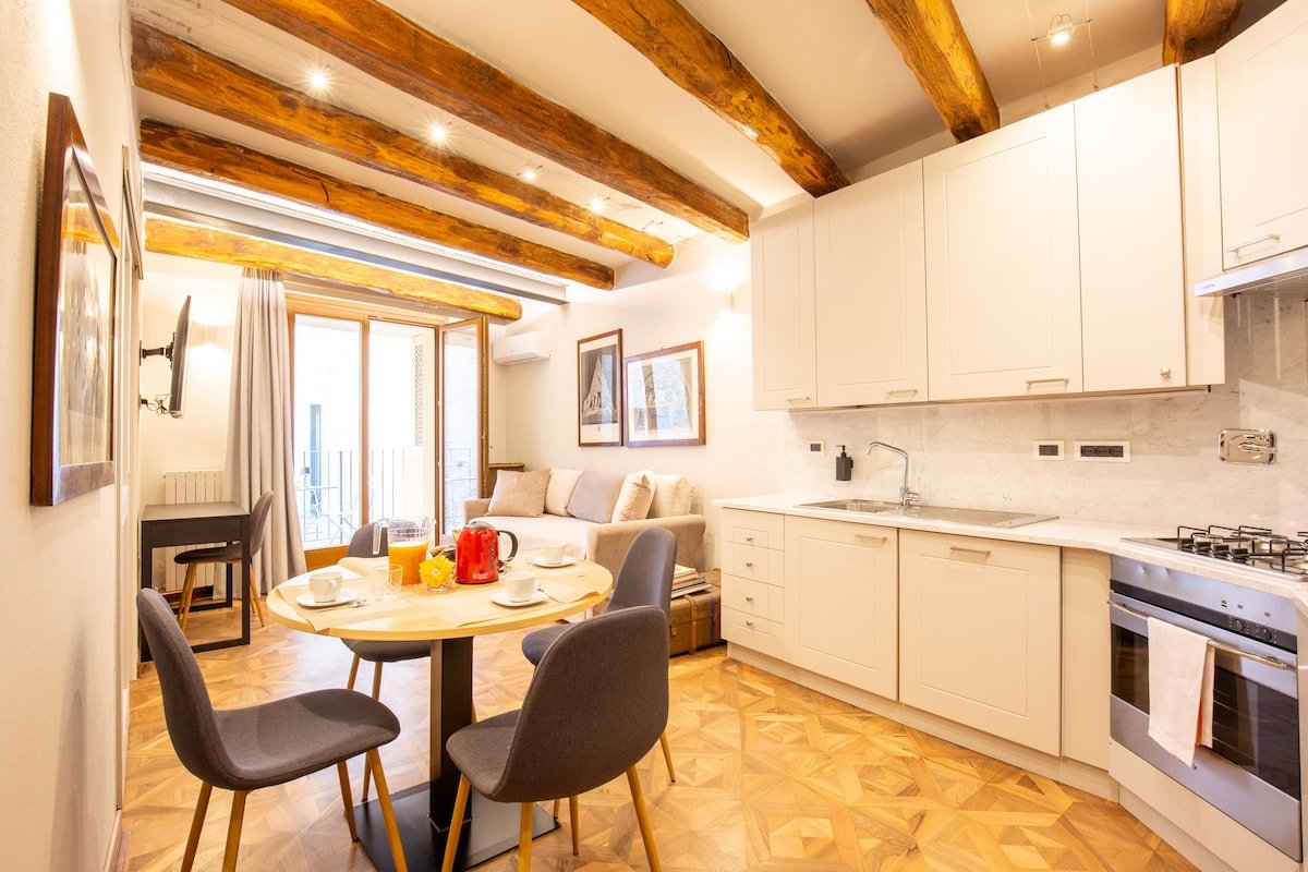 Falegnami Boutique Suites – Entire Palace! gallery image 5