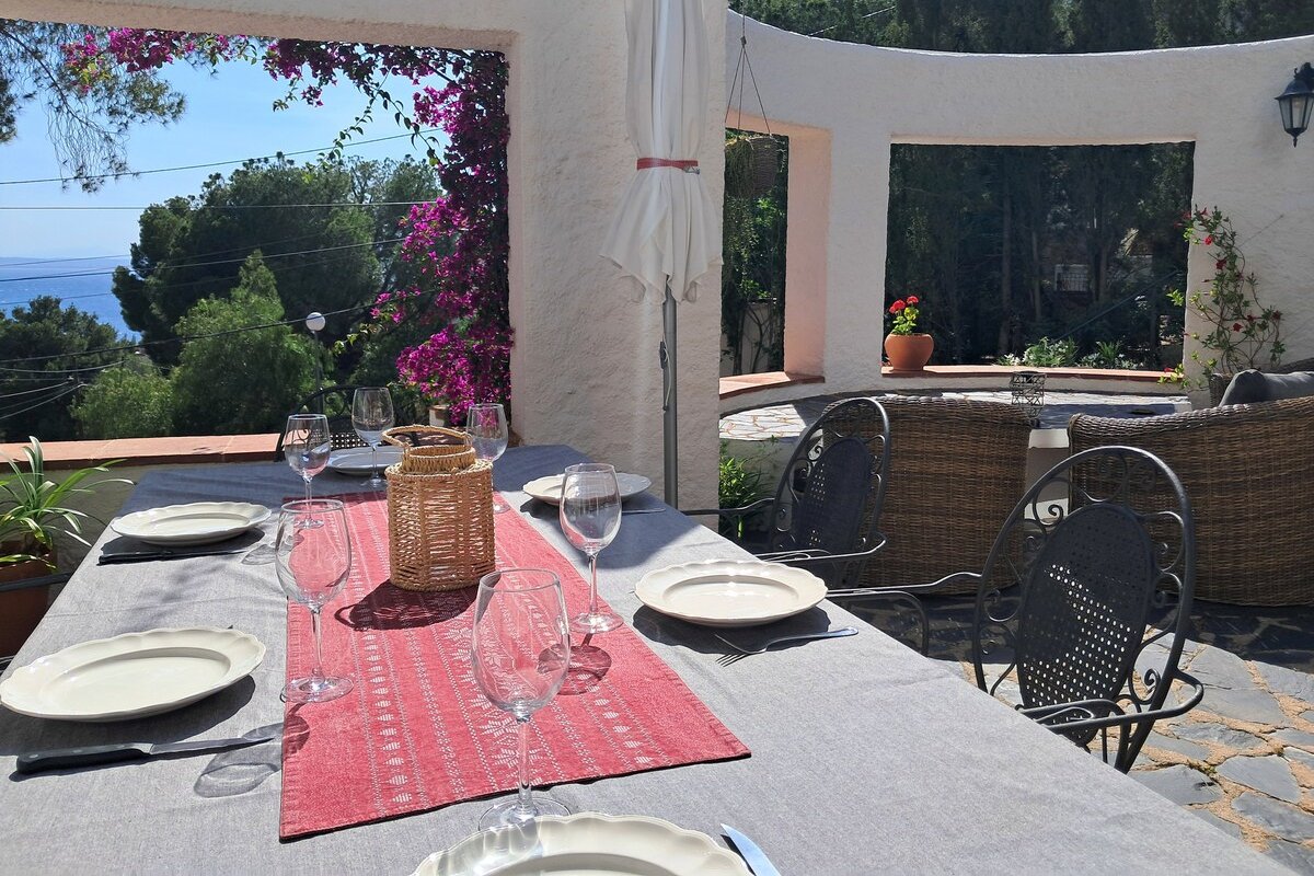 Charming villa 200 m2 just 150 m from the beach gallery image 5