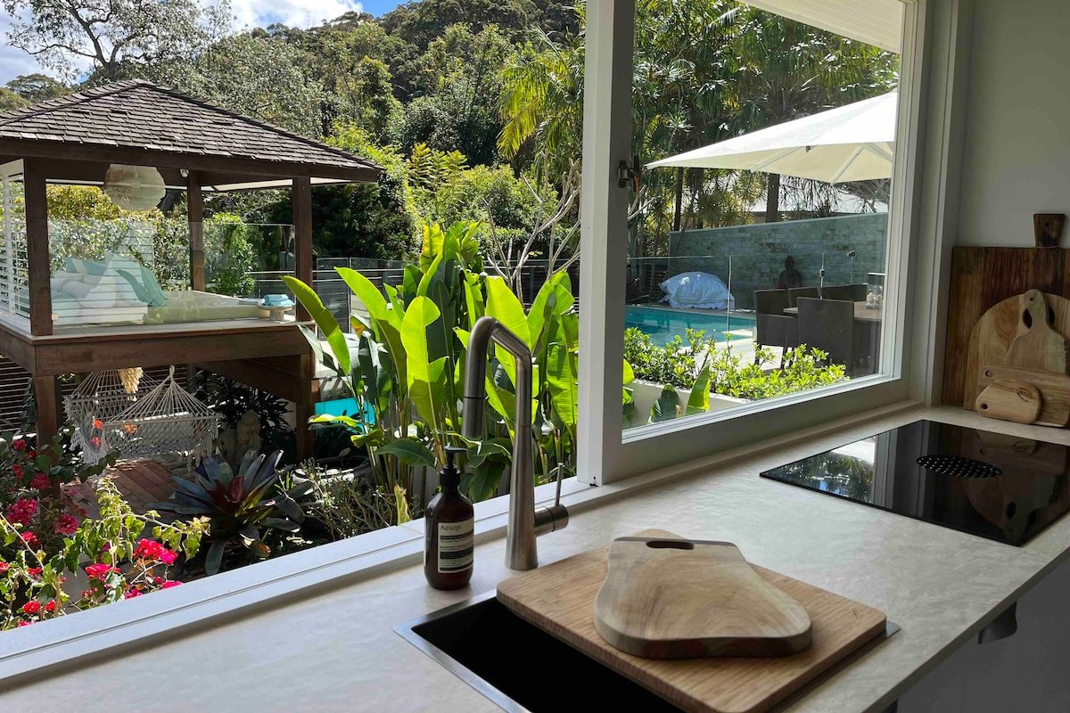 Newport Retreat – secluded beach house with pool gallery image 5