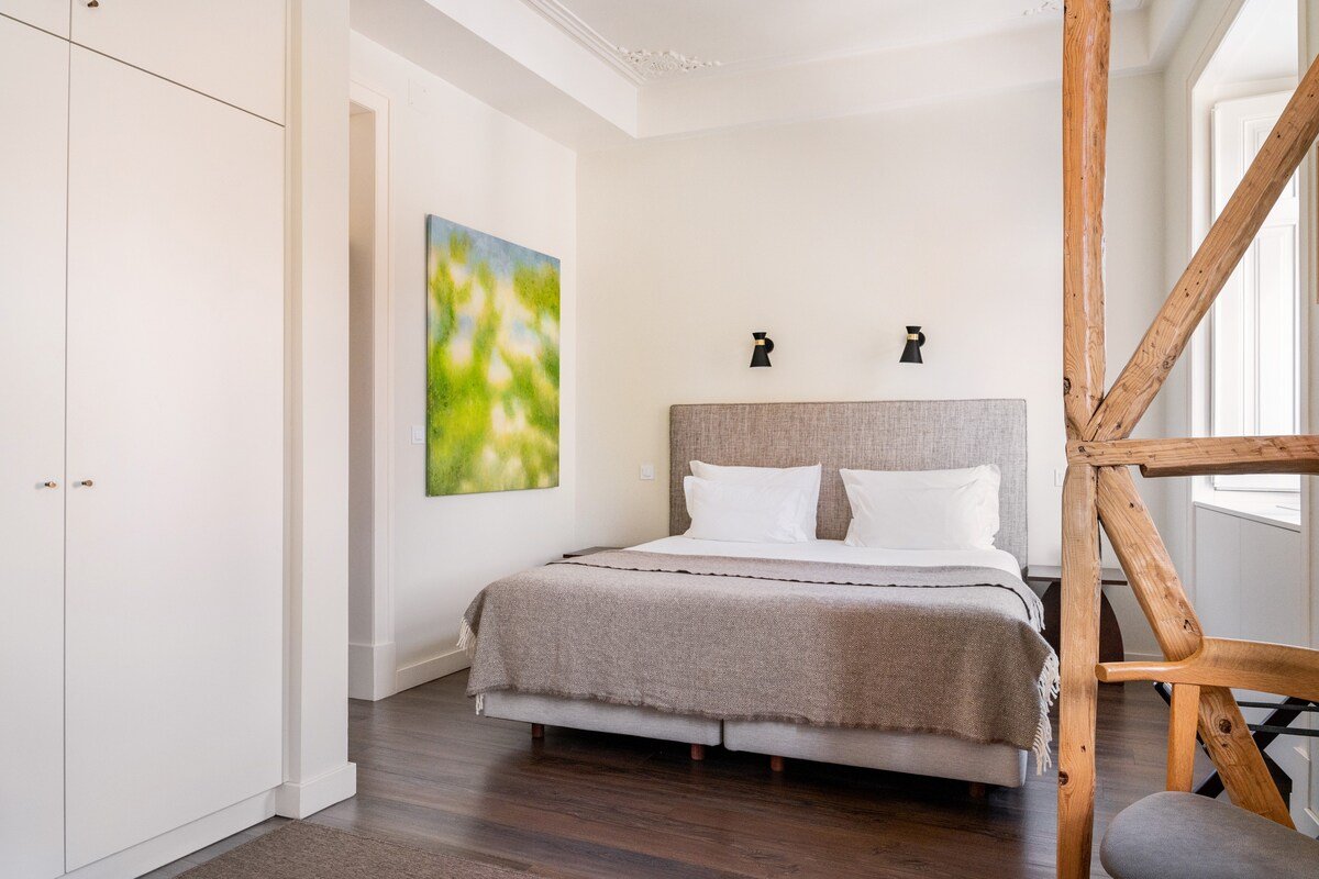 Marble, Molding, and Timber Frames at a Stylish City Retreat gallery image 4