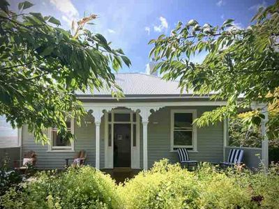 Beautiful Battery Point Weene Cottage