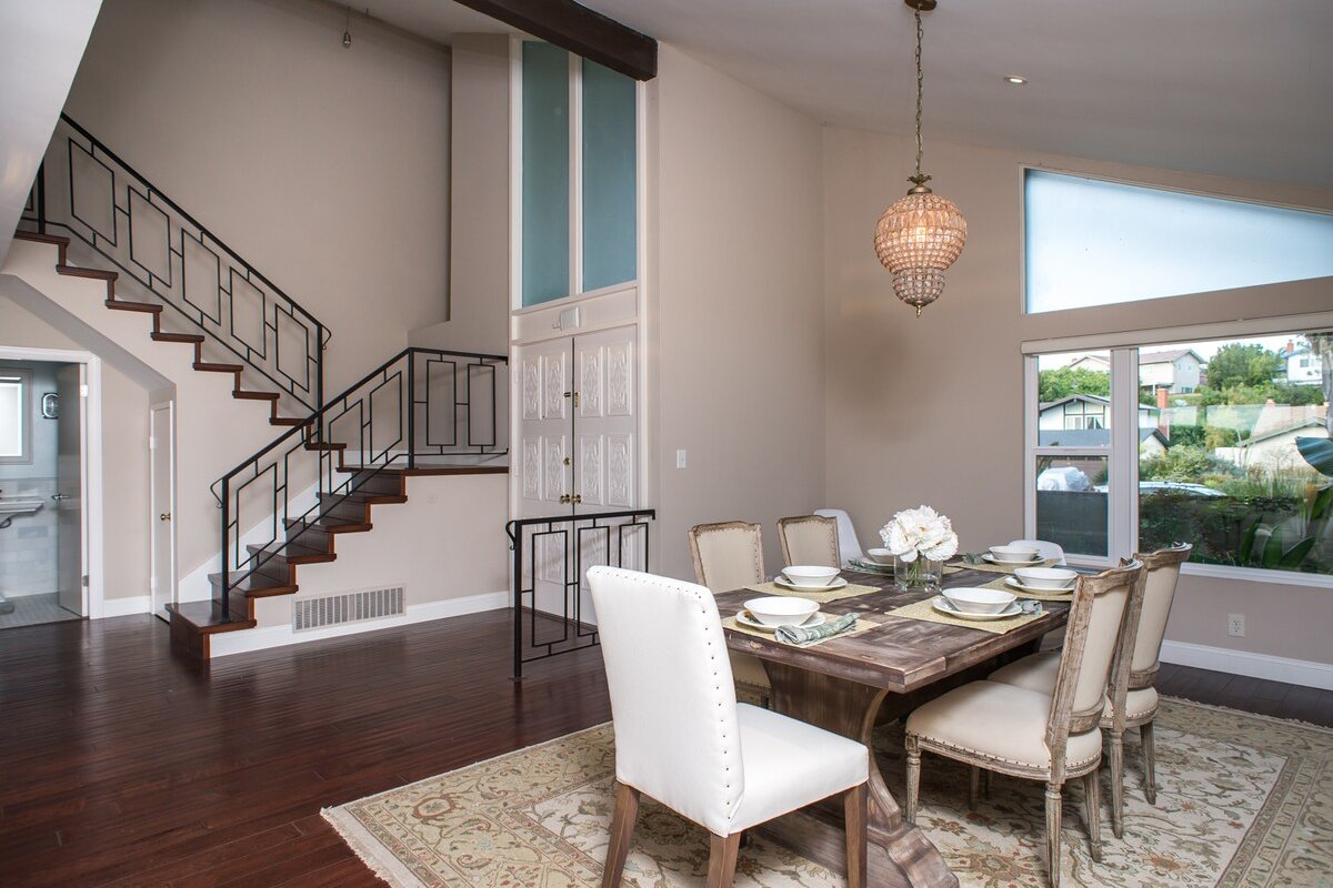 Modern Family Home w/ Great Loc. & Comfy Beds gallery image 5