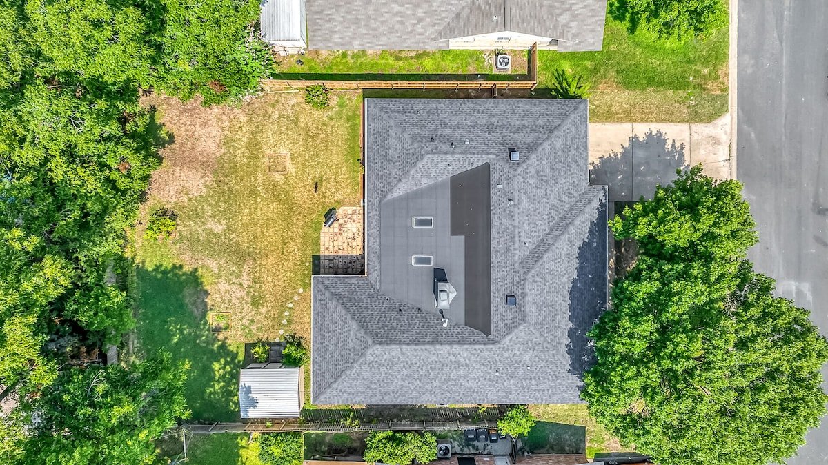 4BR Austin Home with Patio, BBQ, Great Location gallery image 5