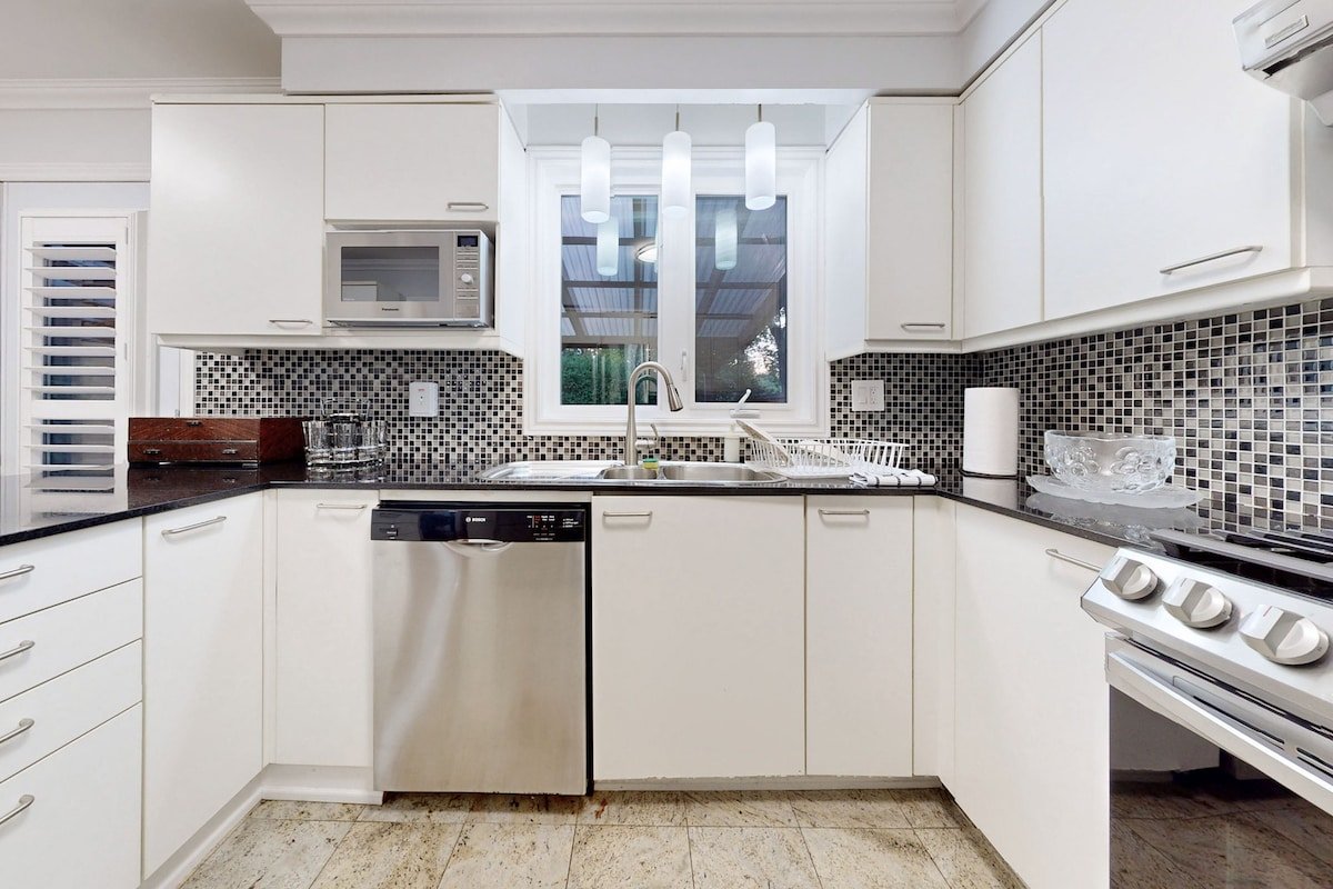 Family Retreat: Scarborough Gem gallery image 3