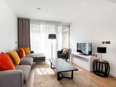 Modern 2 Bed Battersea Power Station