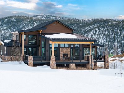 Breathtaking Mountain Manor, Huge Deck w/ Hot Tub,