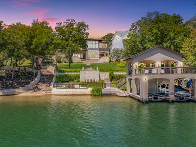 Lakefront Holiday Retreat with Private Mini Beach!