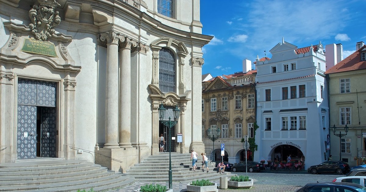 Luxury 3 Bedroom Apartment in historical centre gallery image 4
