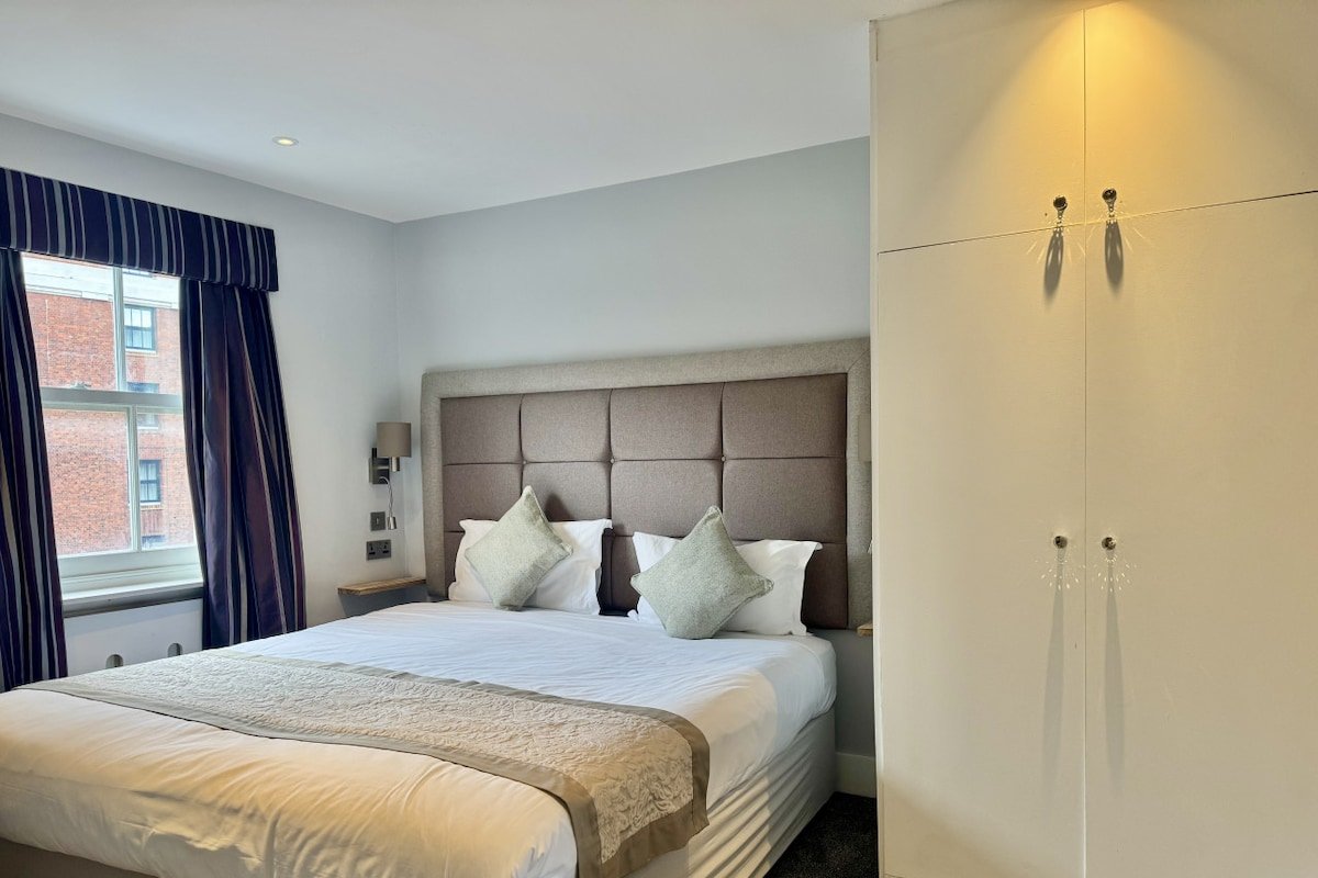 3 Bed/3 Bath Brand New Modern Flat with Air Con gallery image 5