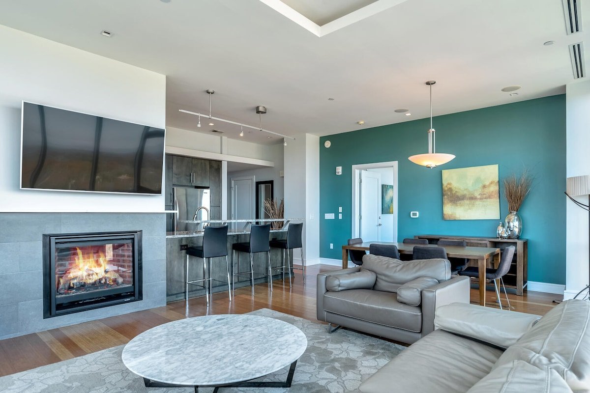 Penthouse Style Condo Atop Hotel Indigo gallery image 5