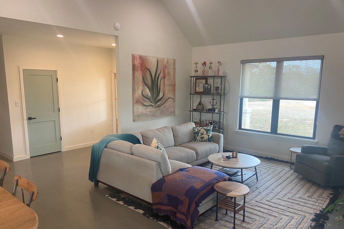 Sunset Retreat on Acreage gallery image 2