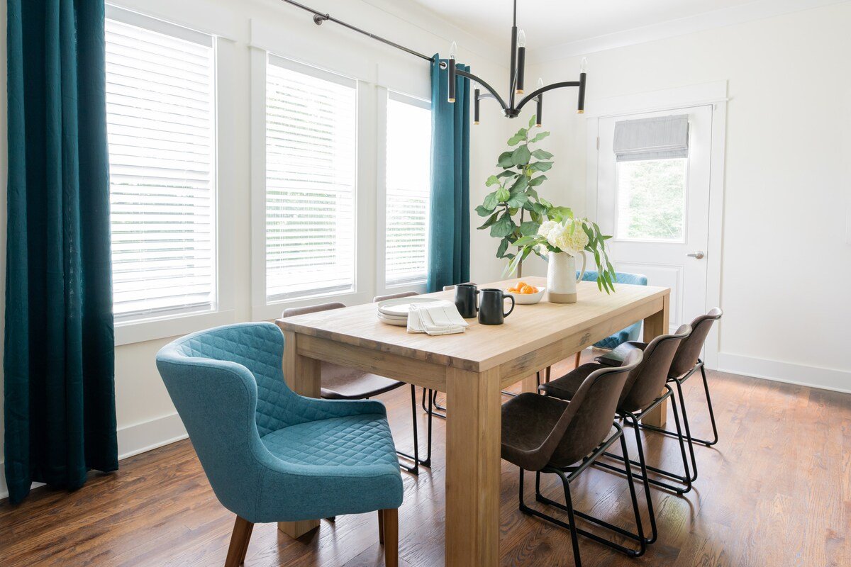 Beautiful Downtown 4 Bedroom – Great Monthly! gallery image 3