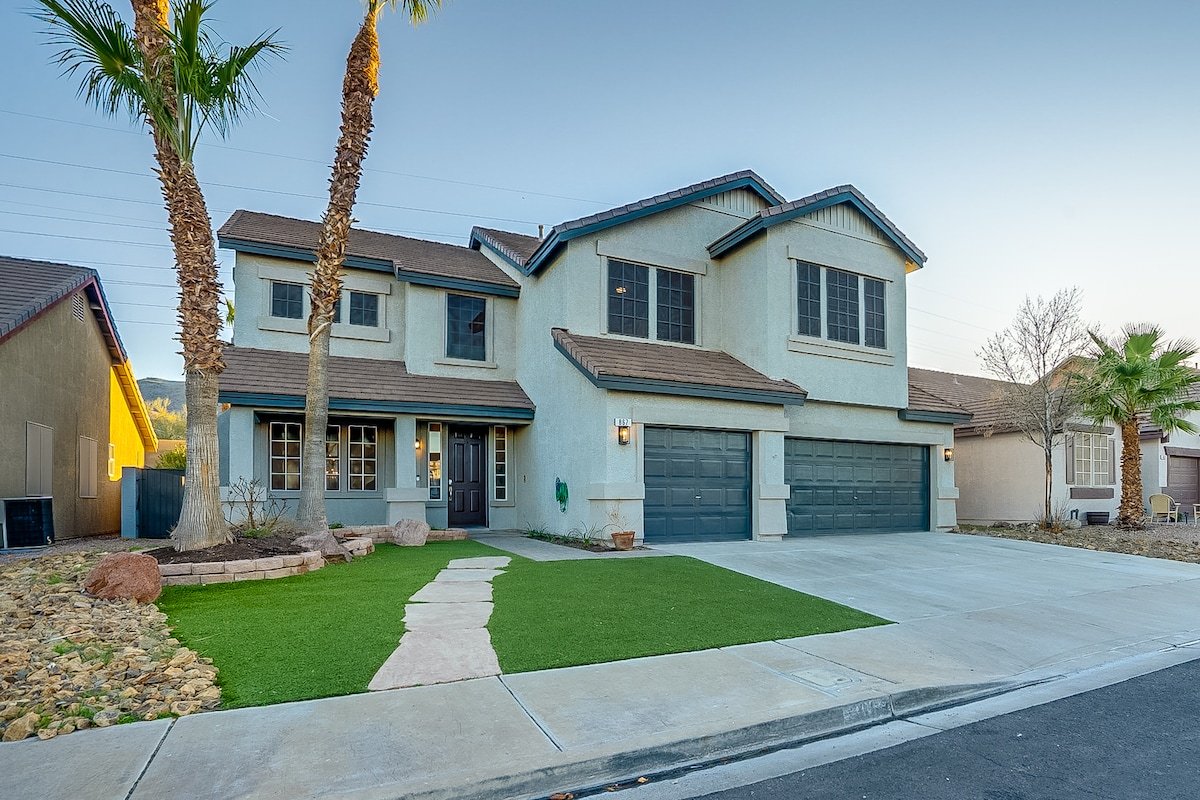 Amazing 5 Bed / 4 Bath Residence with Pool / Spa gallery image 4