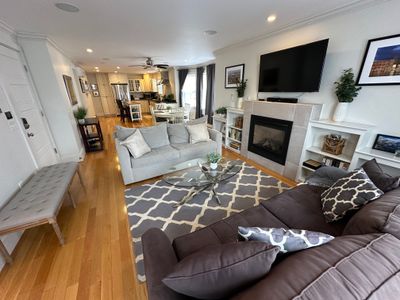 Bright and Open 2 Bed 1 Bath Apt. off Broadway