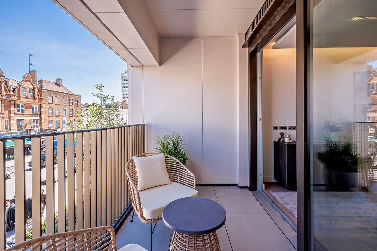 Contemporary Marylebone with Pool and Gym AC gallery image 5