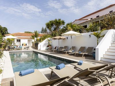 Estoril Contemporary Garden Villa by CadenzaLux