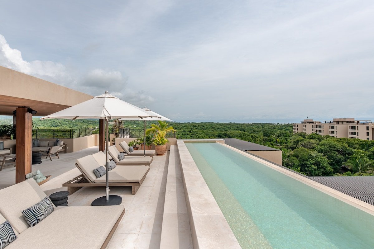 Oceanview Penthouse w/ Dual Infinity Pools
