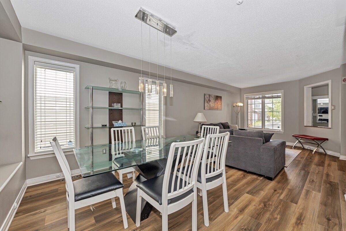 Luxurious single home close to Airport & DT gallery image 5