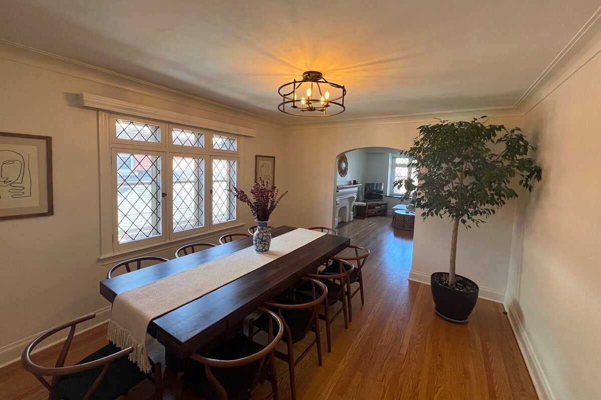 Beautiful 4 bedroom in Glebe w/ 3 parking spots gallery image 4