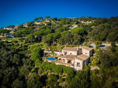 Stunning villa with sea view and pool (12 p)