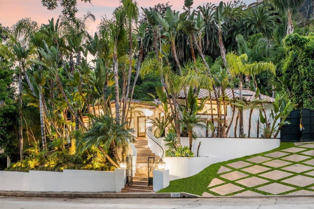 Beverly Hills Lux Retreat: Elegance Meets Serenity