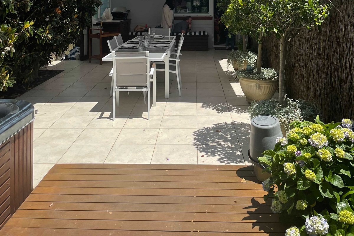 Sunny Rose Bay pad with spacious garden + Hot tub