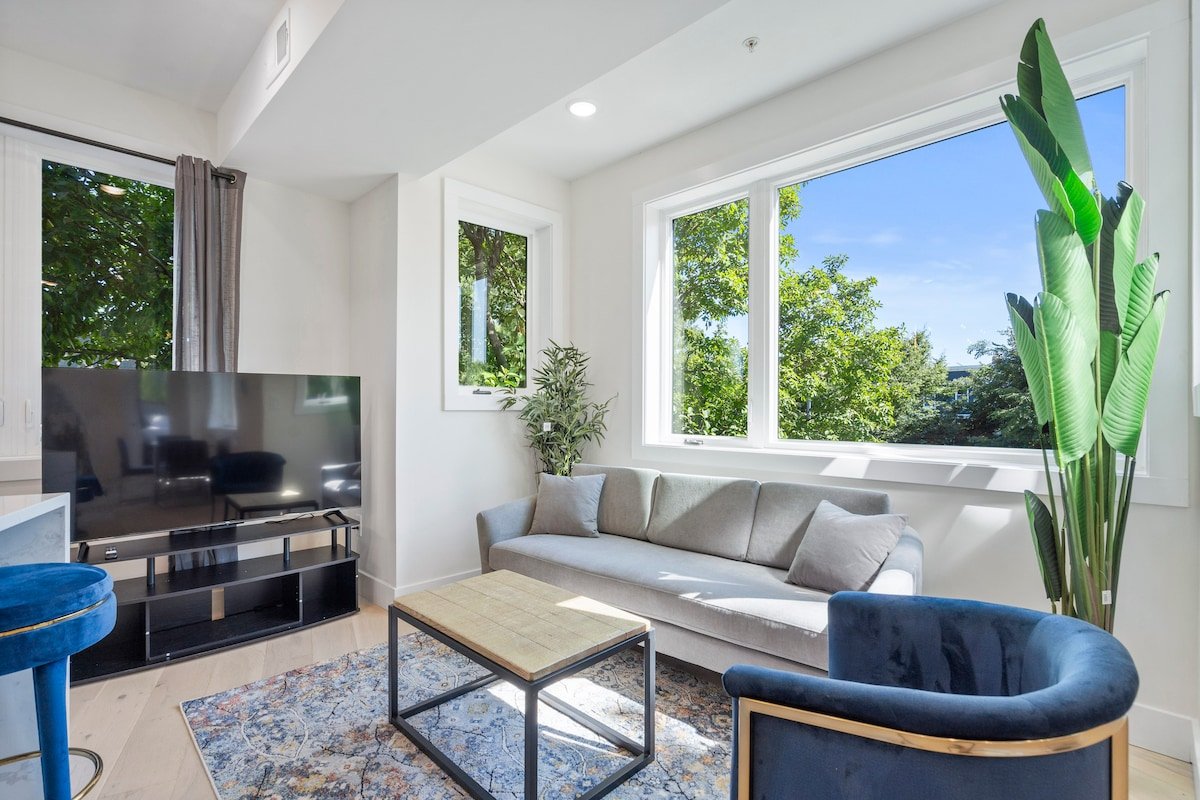 Townhouse at Capitol Hill 1 with Rooftop Discount gallery image 4
