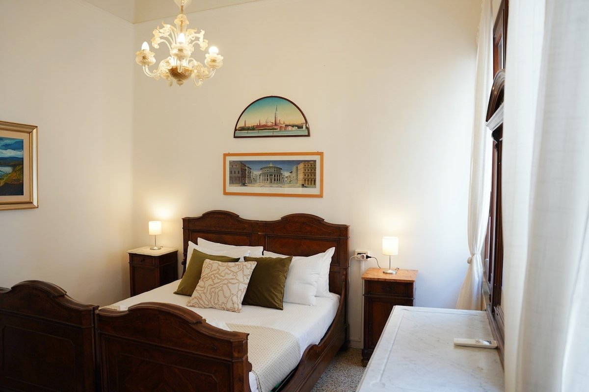 Ca’ alle Gondolette apartment by Sarlux gallery image 5