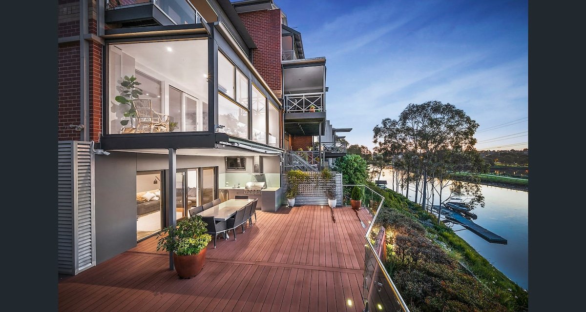 River’s Edge Luxury With Sweeping Views gallery image 2