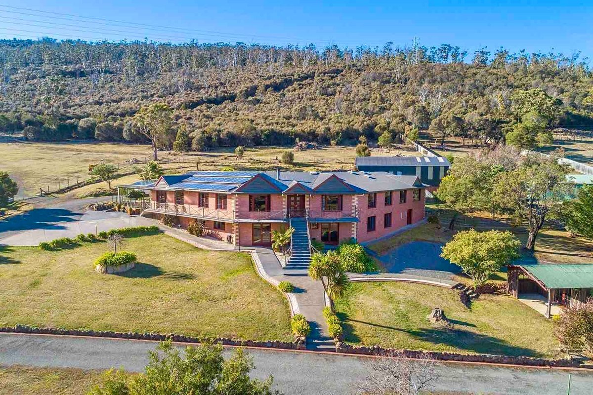 Flagstaff Estate — Luxury Hobart Retreat, Pool+Spa