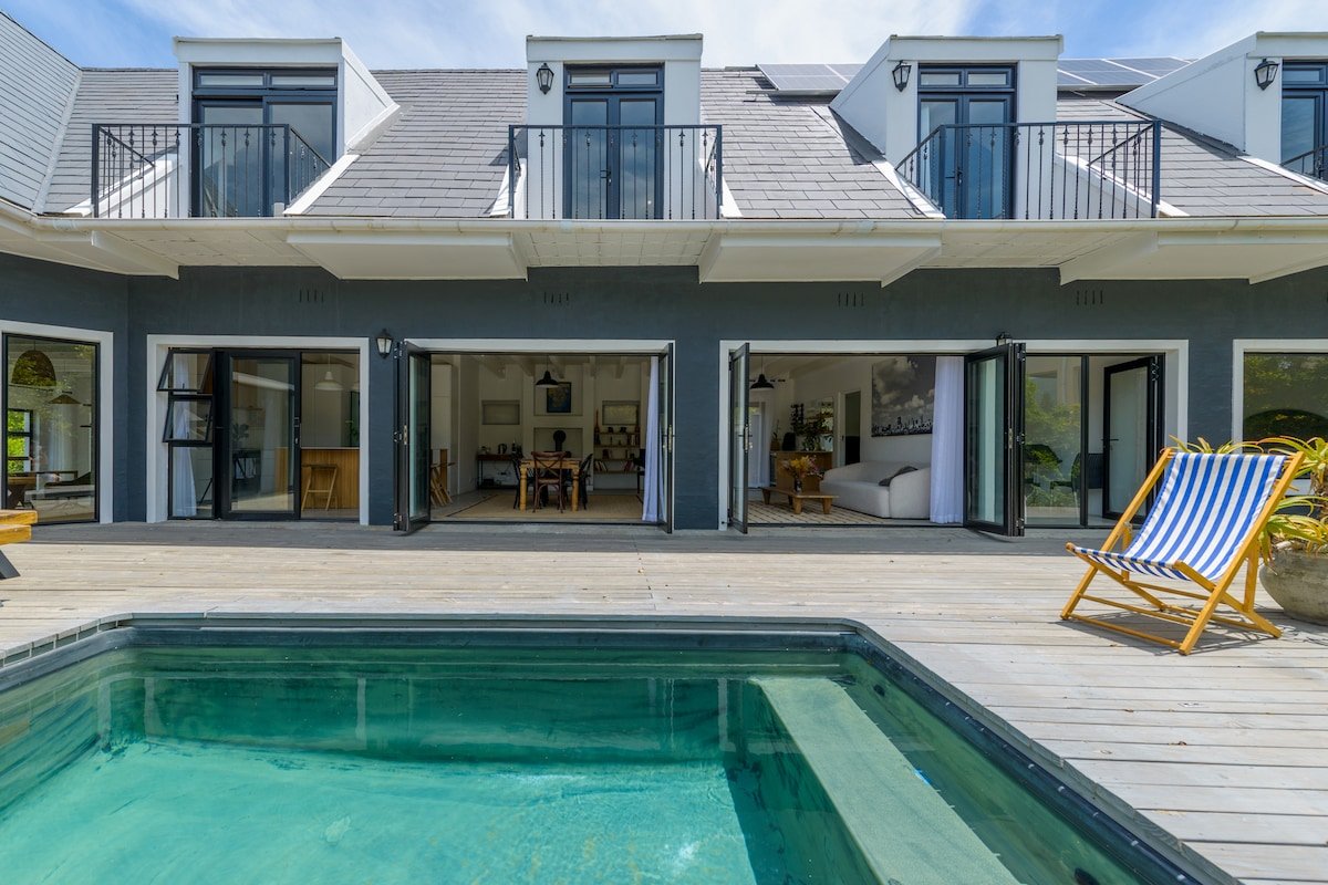 Stunning Ocean & Mountain Vistas in Hout Bay gallery image 3