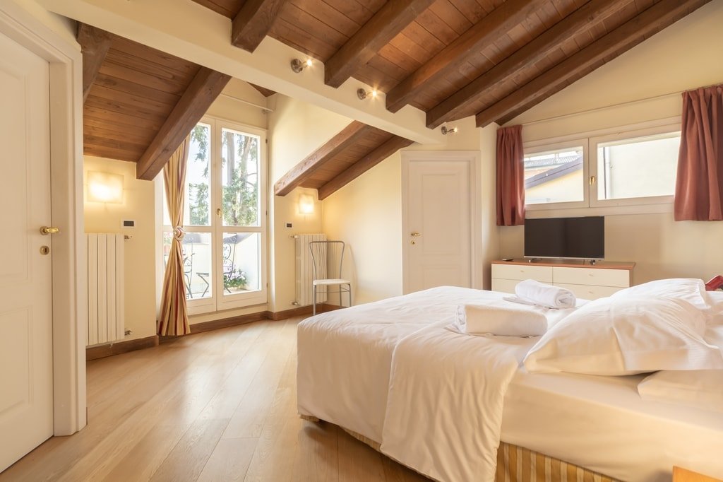 Santo Stefano Apts – 12 Apartments in Condominium gallery image 4