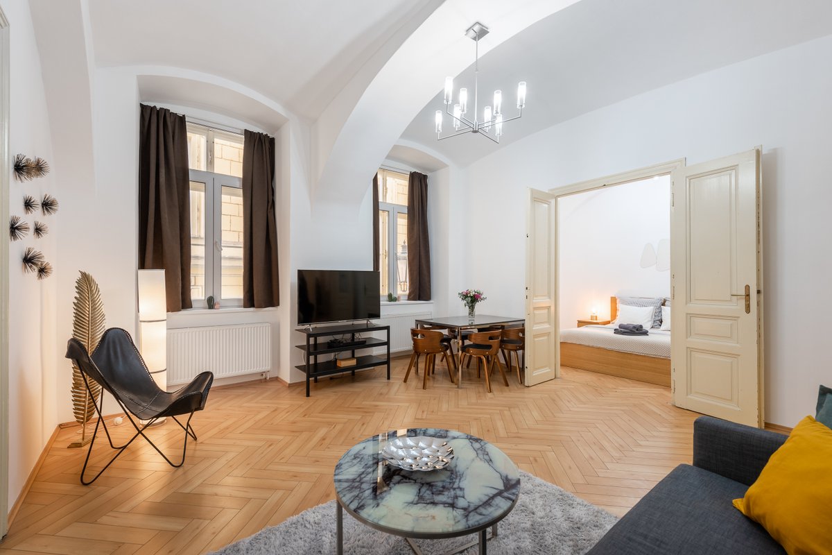 Charles Bridge Large 2BRM LuxPrimeVibrant Location