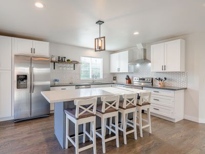 Luxurious 5 Bedroom Home with A/C & EV Charger