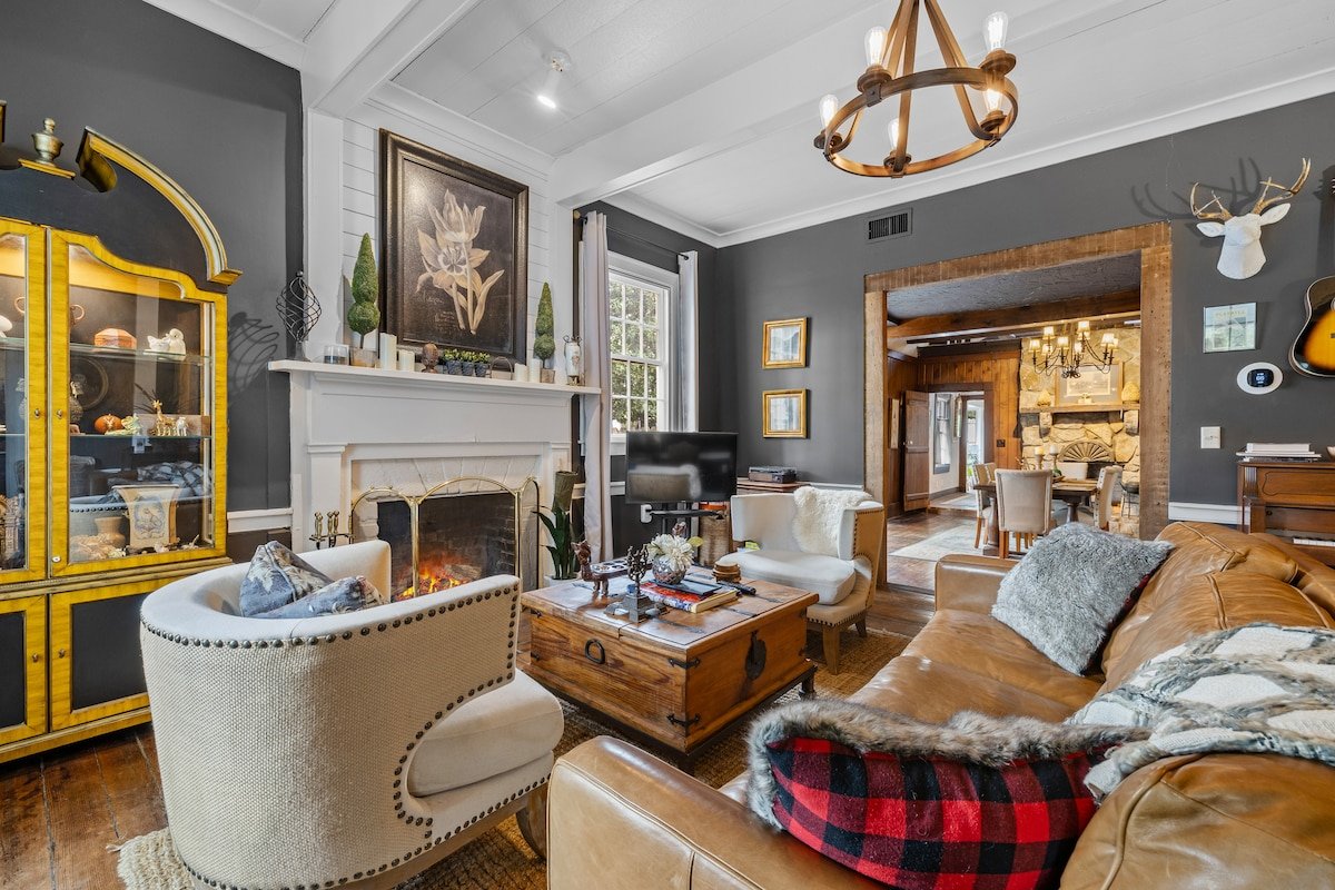 Hows Manor – Historical Luxury Farmhouse – 1840 gallery image 2