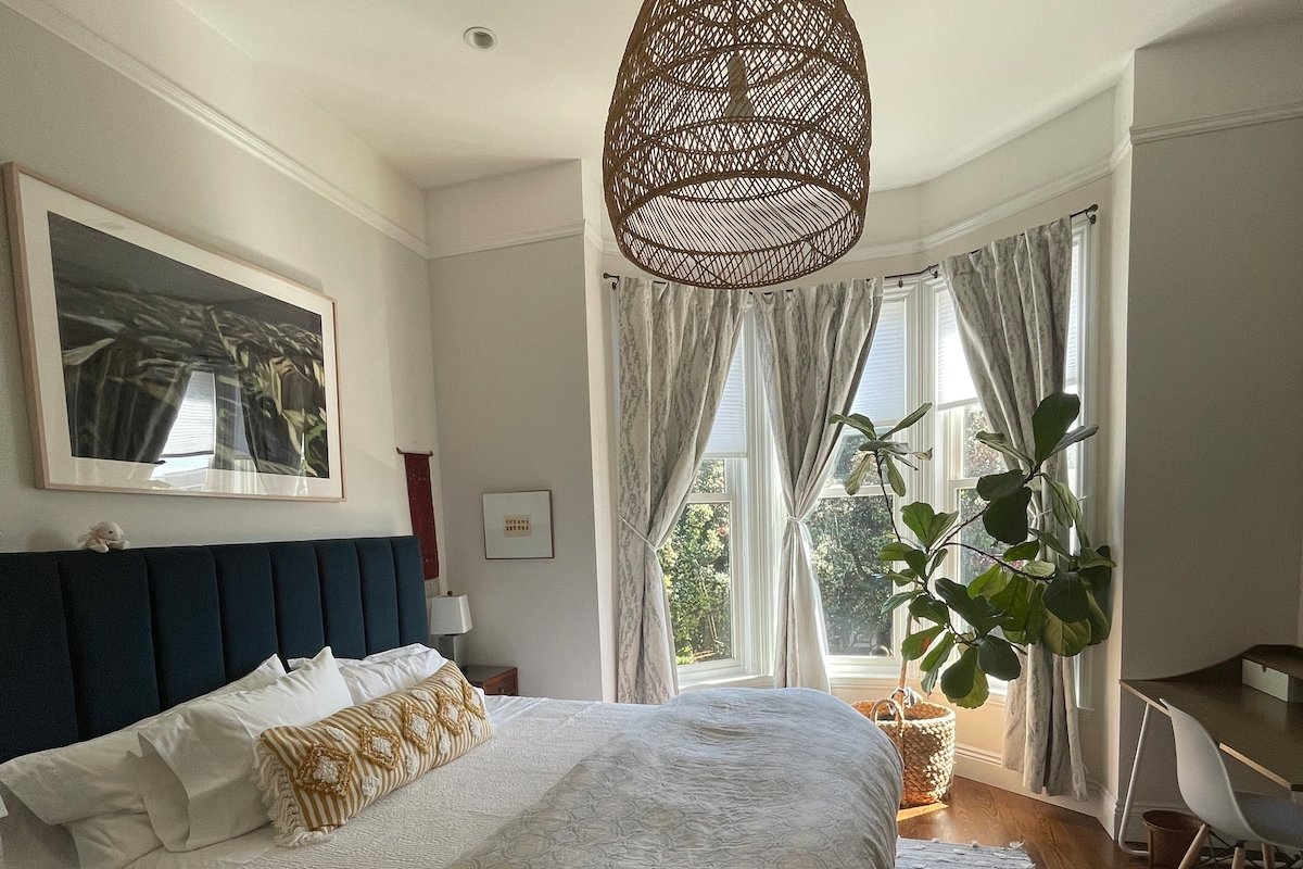 4-Bed Colorful Victorian gallery image 5