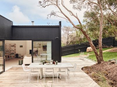 Stylish Coastal Retreat Near Beach & Hot Springs